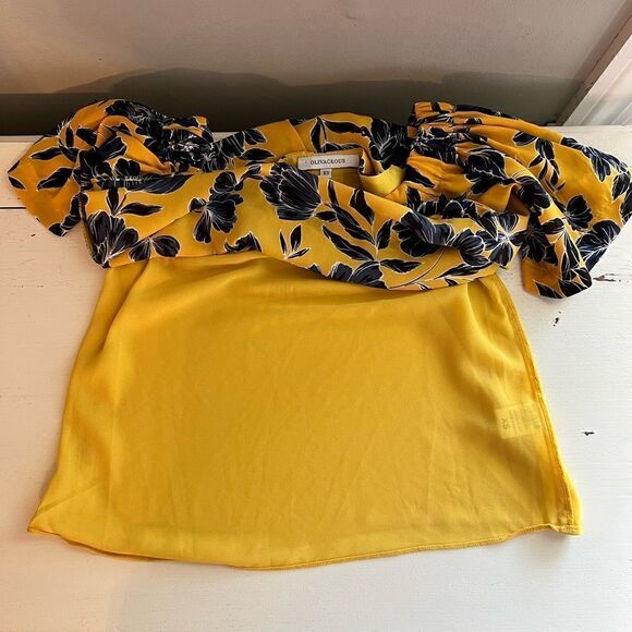 Olivaceous SzXS Off the Shoulder Yellow Blue Floral Crop Top - Picture 4 of 6